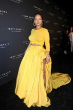 rihanna (3).jpg