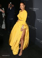 rihanna (4).jpg